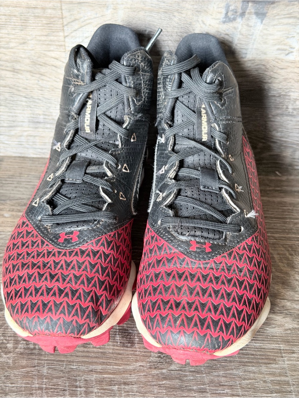 Under Armour Youth 4Y Football Cleats Black Red High Top